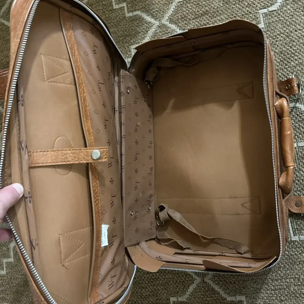 Vintage World Traveler 2-Piece Leather Nesting Luggage Set Good Pre Owned Set!